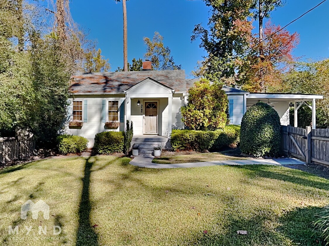 Foto principal - 3120 Skyland Dr NE