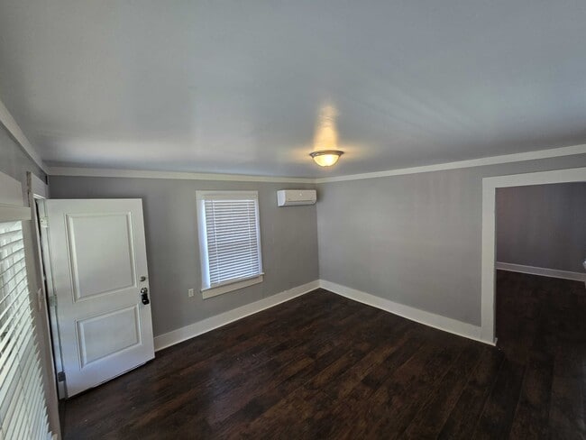 Building Photo - 713 Avenue F