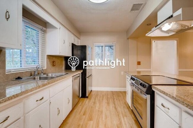 Building Photo - 802 Shangri La Dr, Seffner, FL, 33584