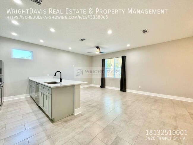 Building Photo - Stunning 3/2 duplex in Tampa!