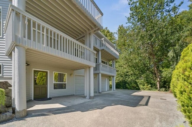 Building Photo - 3 bedroom in Lake Forest Park WA 98155