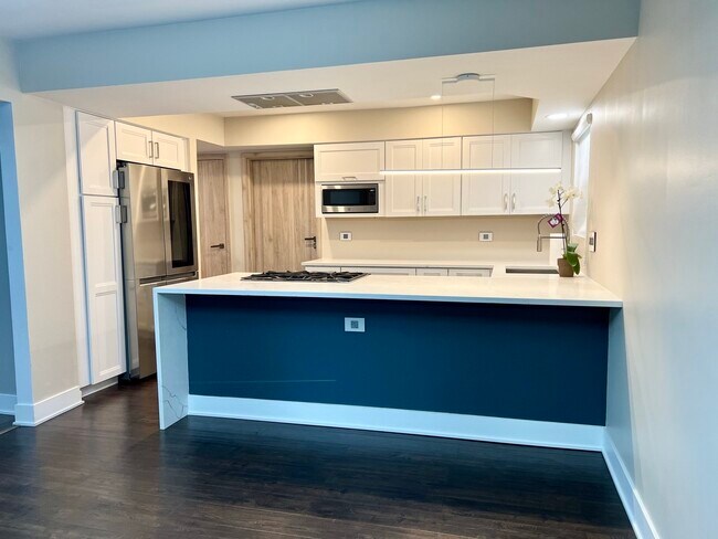 Building Photo - 1211 Oak Ridge Dr