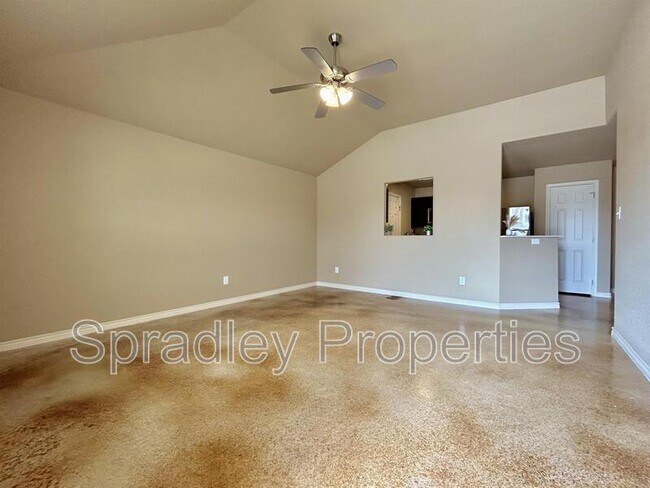 Building Photo - 1004 Llano