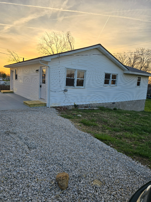 Building Photo - 427 W Vanbibber Dr