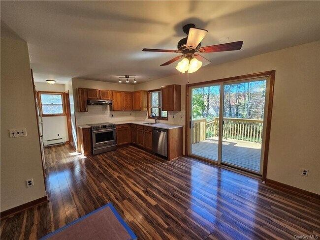 Foto del edificio - 6 Shire Ridge Way