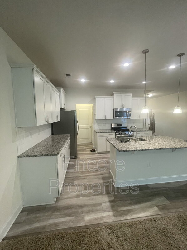 Foto del edificio - 1313 Compass Dr