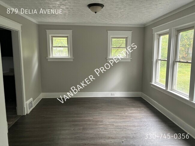 Foto del edificio - 879 Delia Ave