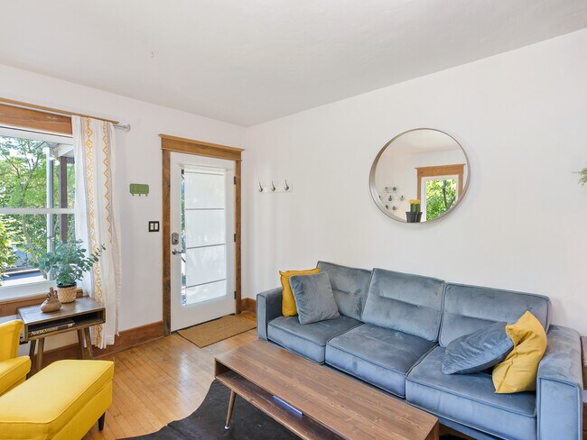 Foto del edificio - 7235 NE Mallory Ave