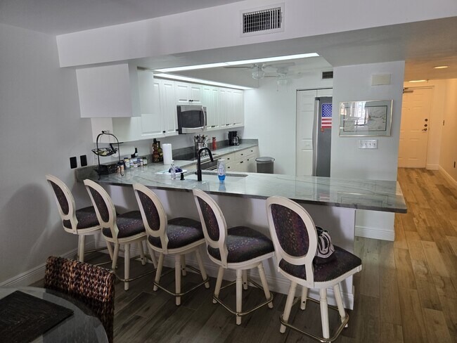 Foto del edificio - 6650 Sunset Way