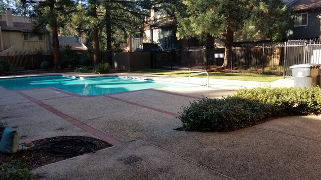 Building Photo - North Davis Condo-Available in August 2024