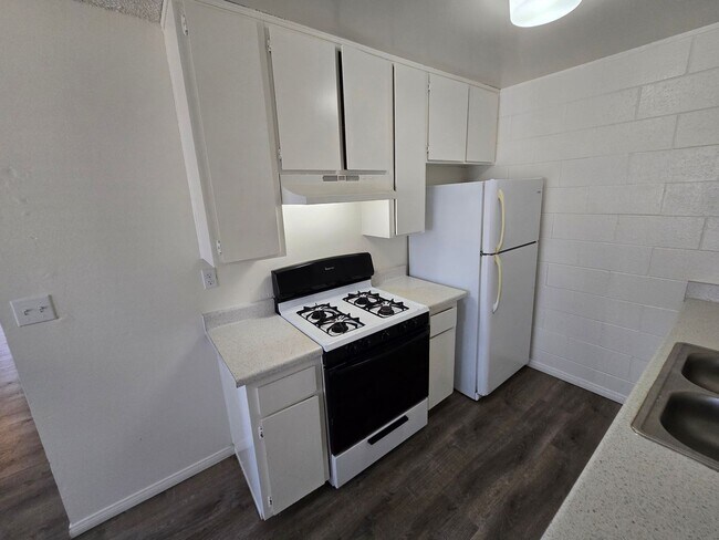 Foto del edificio - Upgraded National City 4-Br. + 2-car Garage