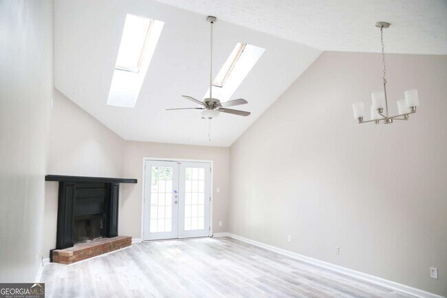 Foto del edificio - 5141 Farm Pl Dr NE