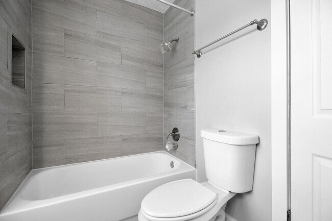 Foto del edificio - Beautifully Updated 3-Bedroom Home Near Do...