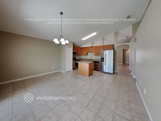 Building Photo - 2800 Falcon Crest Pl