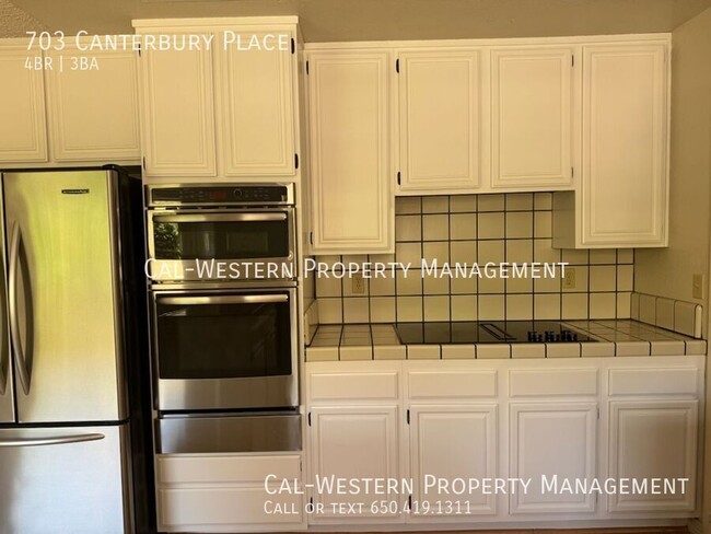 Building Photo - 703 Canterbury Pl