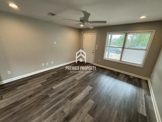 Building Photo - 250 Castlebar Cir
