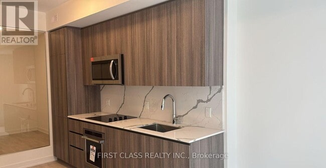 Building Photo - 15 Richardson St