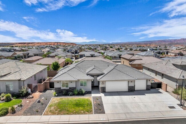 Foto del edificio - 6 Bedroom Home by Sand Hallow State Park!! Price Reduced!!