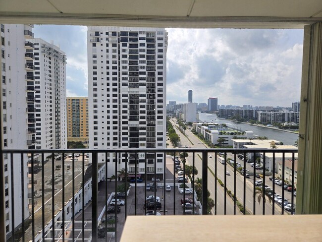 Building Photo - 2101 S Ocean Dr