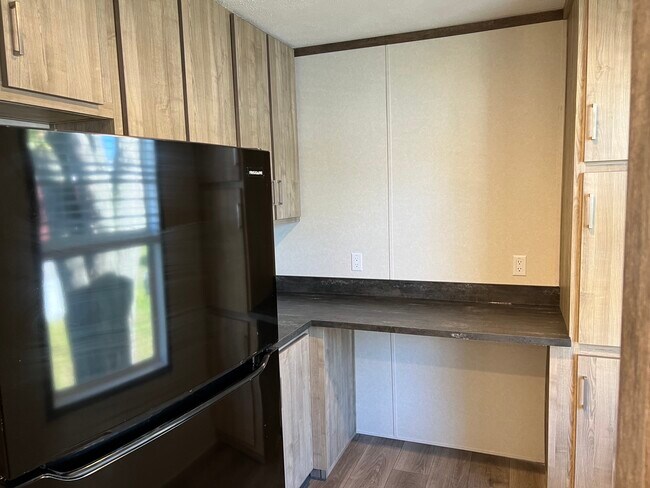 Foto del edificio - 39500 Warren Rd