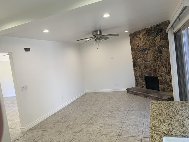 Building Photo - 9802 Mammoth Dr
