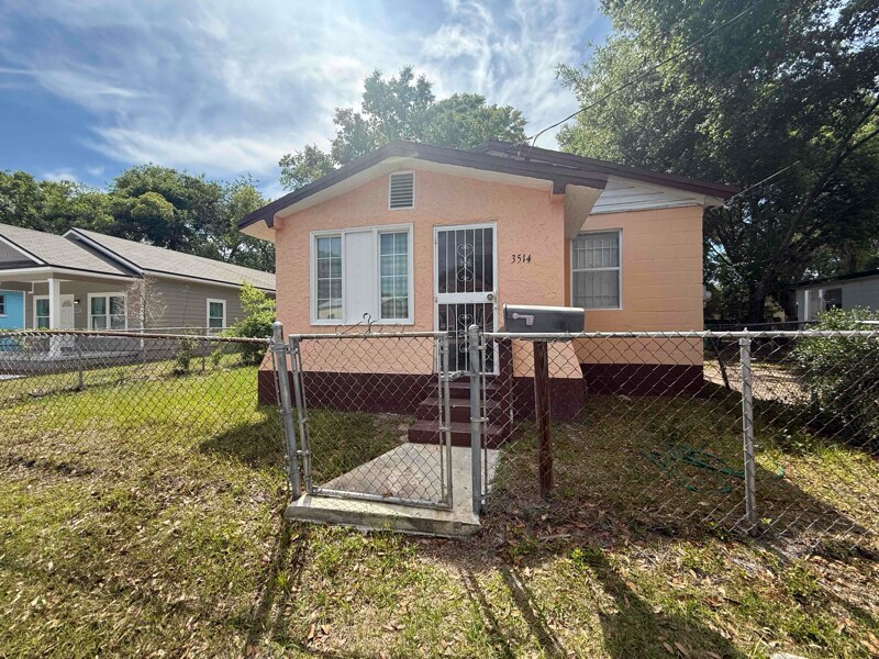 Primary Photo - 3514 Haines St
