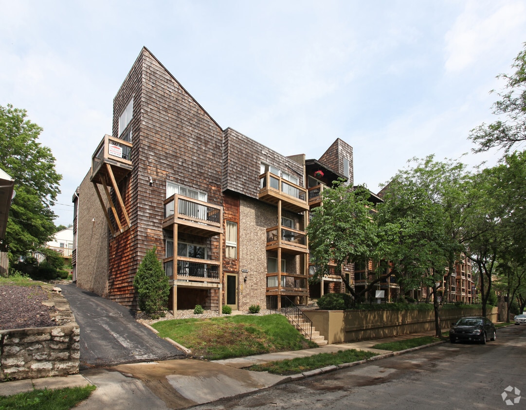 Cliff House Apartments in Kansas City, MO