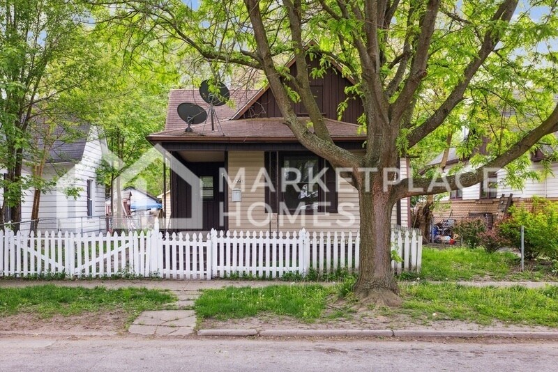Primary Photo - 1445 5th Ave