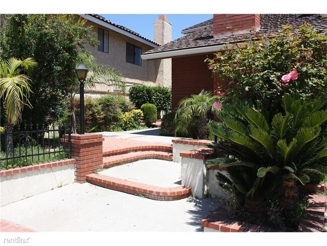 Foto del edificio - 16227 Glencove Dr