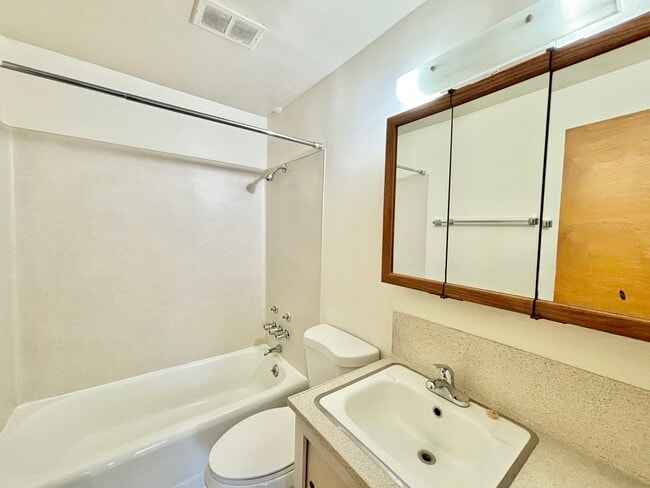 Building Photo - 1012 W Nickerson St