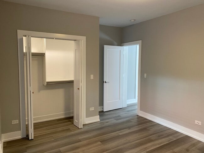 Building Photo - 3929 N Janssen Ave