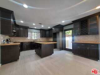 Foto del edificio - 19150 Topham St