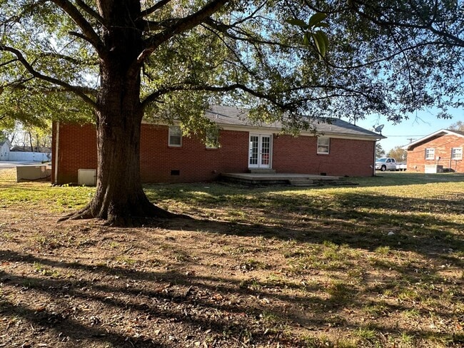 Building Photo - 139 Gwen Ave