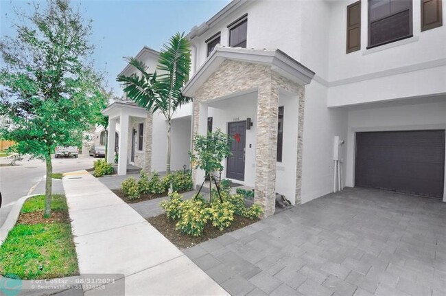 Building Photo - 1606 SW 28th Ct