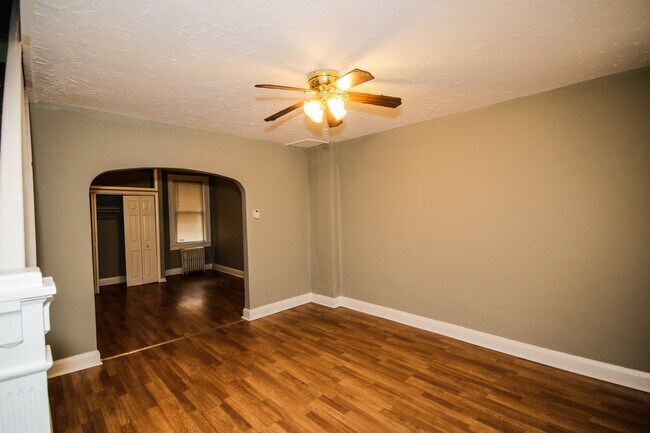 Foto del edificio - 2823 Mayfield Ave