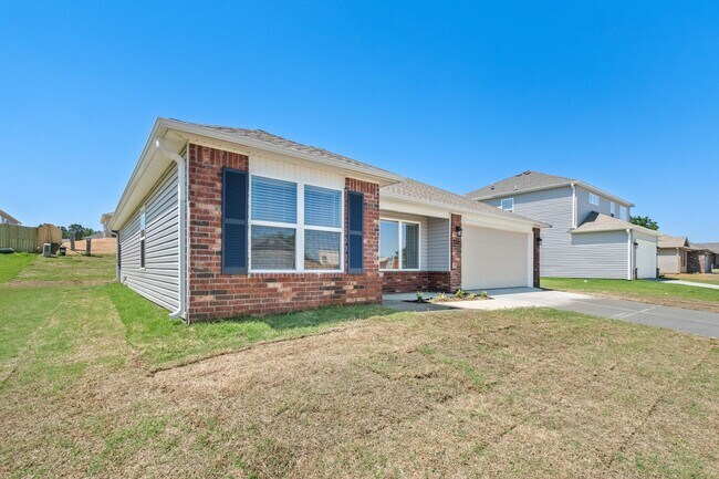 Building Photo - Charming 4-Bedroom Home in Fayetteville!