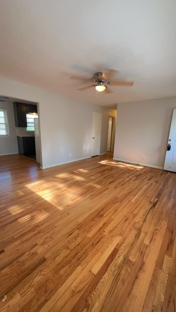 Building Photo - 1630 N McCoy Street Independence, MO 64050