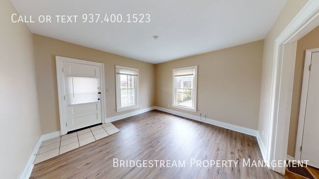Building Photo - 2 Bedroom, 2 Bath Duplex with Detached Gar...