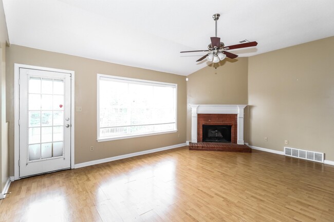 Building Photo - 827 Tropicana Dr E
