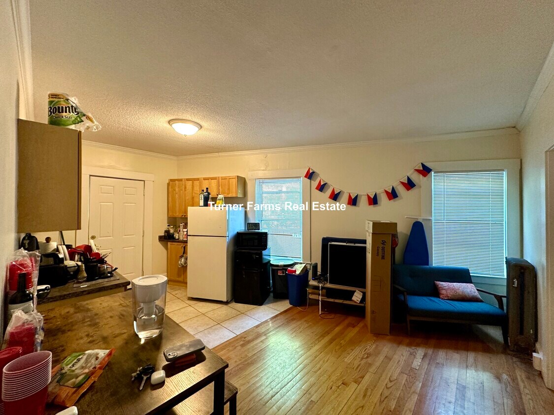 Primary Photo - 27 Forest St