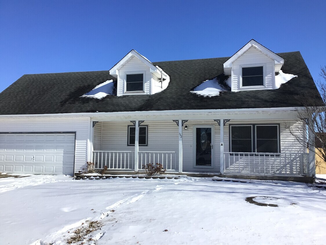 Foto principal - 132 E Bush Drive