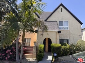 Building Photo - 1325 S Rimpau Blvd