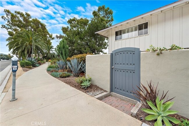 Building Photo - 7 Blue Lagoon