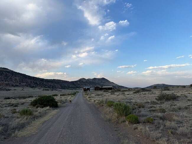 Foto del edificio - 780 Cattle Drive Rd