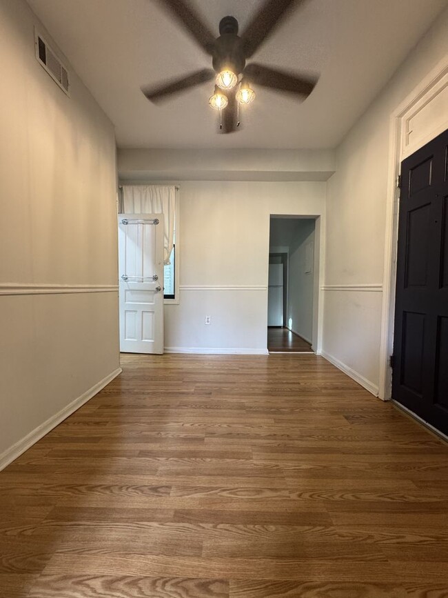 Building Photo - Centrally Located 1BR/1BA in Georgetown