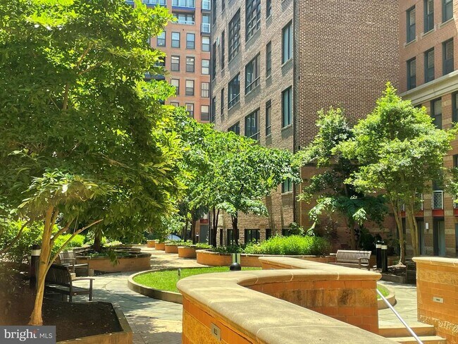 Foto del edificio - 616 E St NW