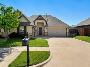 Building Photo - 18805 Trailview Way