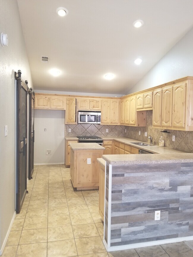 Building Photo - 5904 Kristen Dr