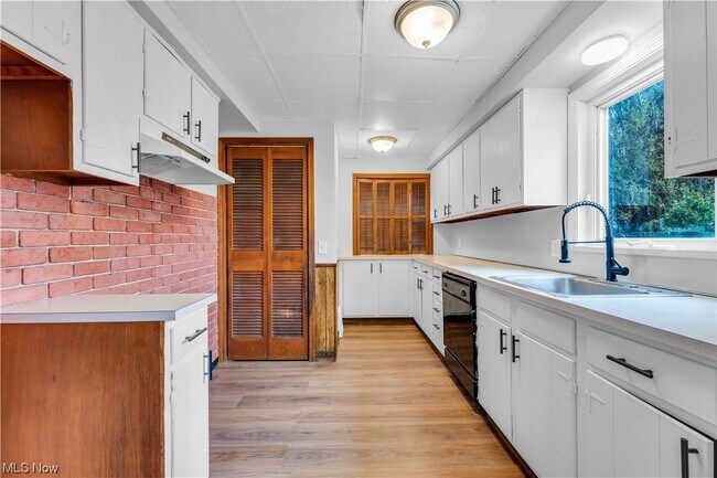 Building Photo - 20808 Hillgrove Ave