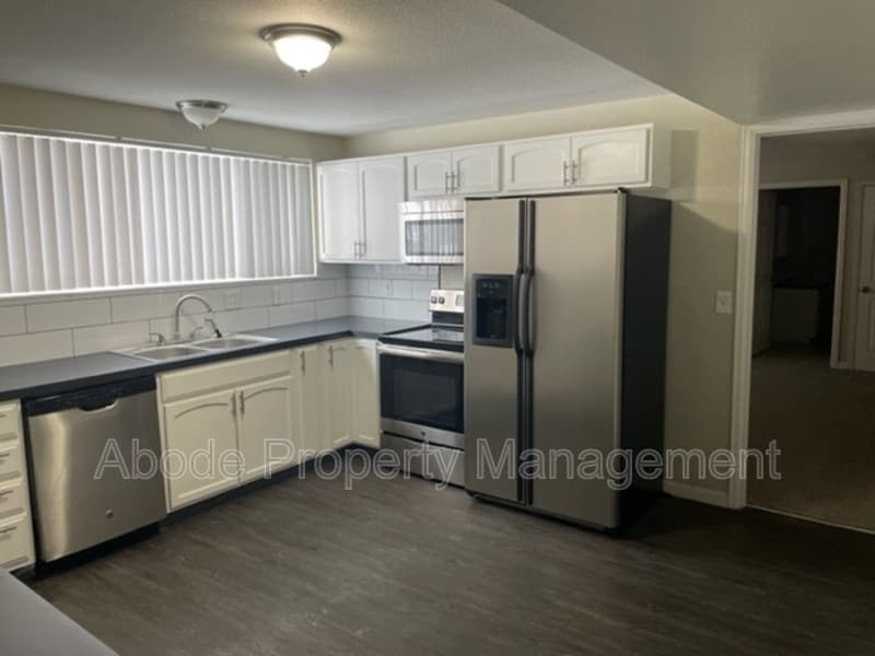 Photo - 480 West 10th Street